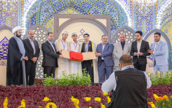 راية المولى أبيّ الفضل العباس تعانق راية أمير المؤمنين بعد حصول فريق النجف الأشرف على المركز الأول في المسابقة القرآنية الفرقية الوطنية الخامسة