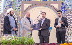 راية المولى أبيّ الفضل العباس تعانق راية أمير المؤمنين بعد حصول فريق النجف الأشرف على المركز الأول في المسابقة القرآنية الفرقية الوطنية الخامسة