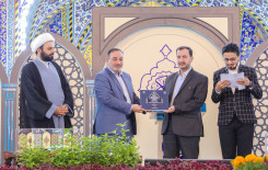 راية المولى أبيّ الفضل العباس تعانق راية أمير المؤمنين بعد حصول فريق النجف الأشرف على المركز الأول في المسابقة القرآنية الفرقية الوطنية الخامسة