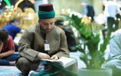 وحدة التلاوة وشعبة السادة الخدم يقيمان ختمة تعليمية في الصحن العباسي المطهر