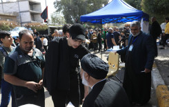 معهد القرآن الكريم يقيم مشروع تعليم القراءة الصحيحة للزائرين في ذكرى استشهاد الإمام الكاظم (عليه السلام)