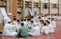 المَجمَع العلميّ يباشر بتوزيع المنهاج التعليمية على الطلبة المشاركين في الدورات الصيفية