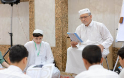 المَجمَع العلميّ يباشر بتوزيع المنهاج التعليمية على الطلبة المشاركين في الدورات الصيفية