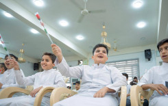 بالأفراح والورود طلبة الدورات الصيفية يُحيون ذكرى عيد الغدير الأغر في قضاء الهندية