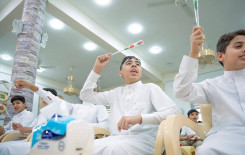 بالأفراح والورود طلبة الدورات الصيفية يُحيون ذكرى عيد الغدير الأغر في قضاء الهندية