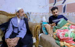 المَجمَع العلميّ يقوم بعيادة أحد أساتذته في كربلاء