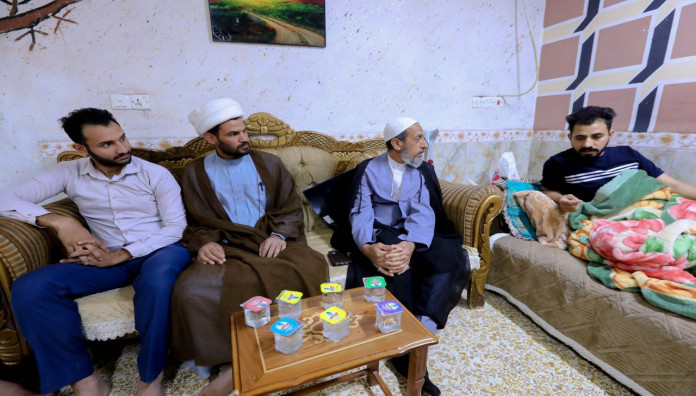 المَجمَع العلميّ يقوم بعيادة أحد أساتذته في كربلاء