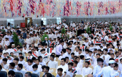 العتبة العباسية المقدسة تحتفي بتخرّج 13 ألف طالب من مشروع الدّورات القرآنيّة في كربلاء