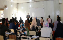 جانب من الدورات القرآنية في كلية الإمام الكاظم عليه السلام (قسم اللغة العربية) التي يقيمها معهد القرآن الكريم في العتبة العباسية المقدسة .